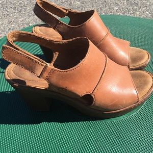 Born open toe sandal/heel